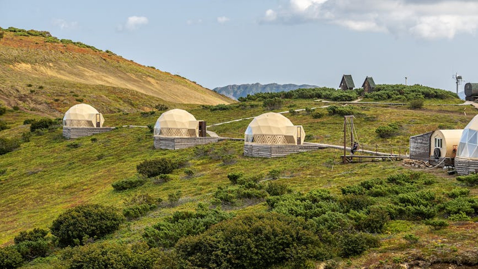 eco-friendly travel sustainable tourism nature con