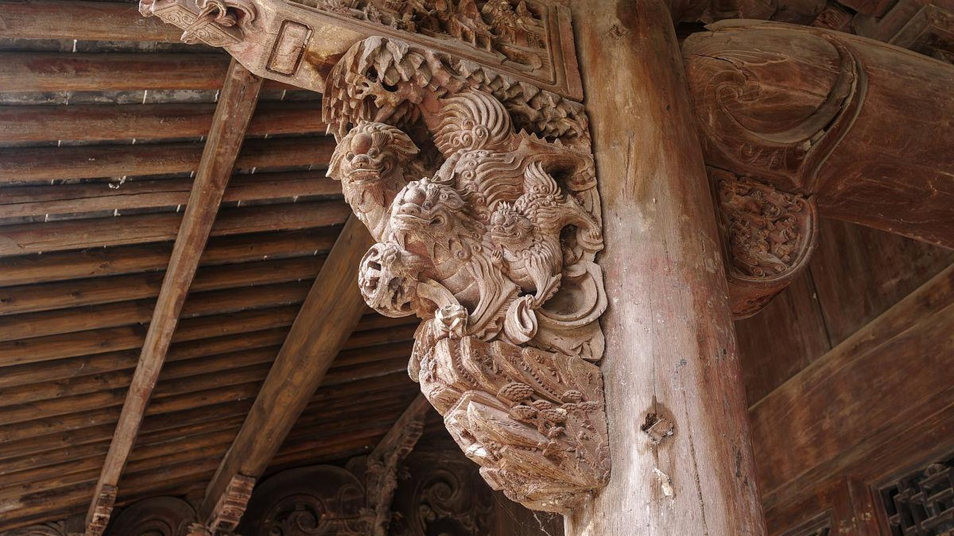 Stone village Yunnan wooden beams ancestral carvin